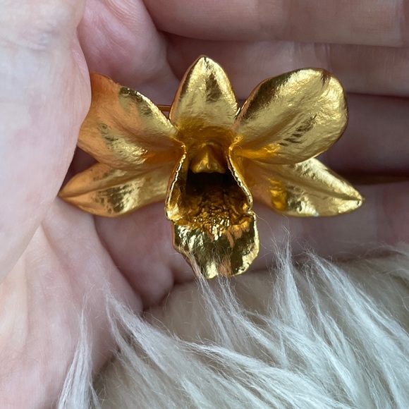 RISIS 24k Gold Dipped Real Orchid Singaporean Brooch or Pendant - Picture 4 of 8